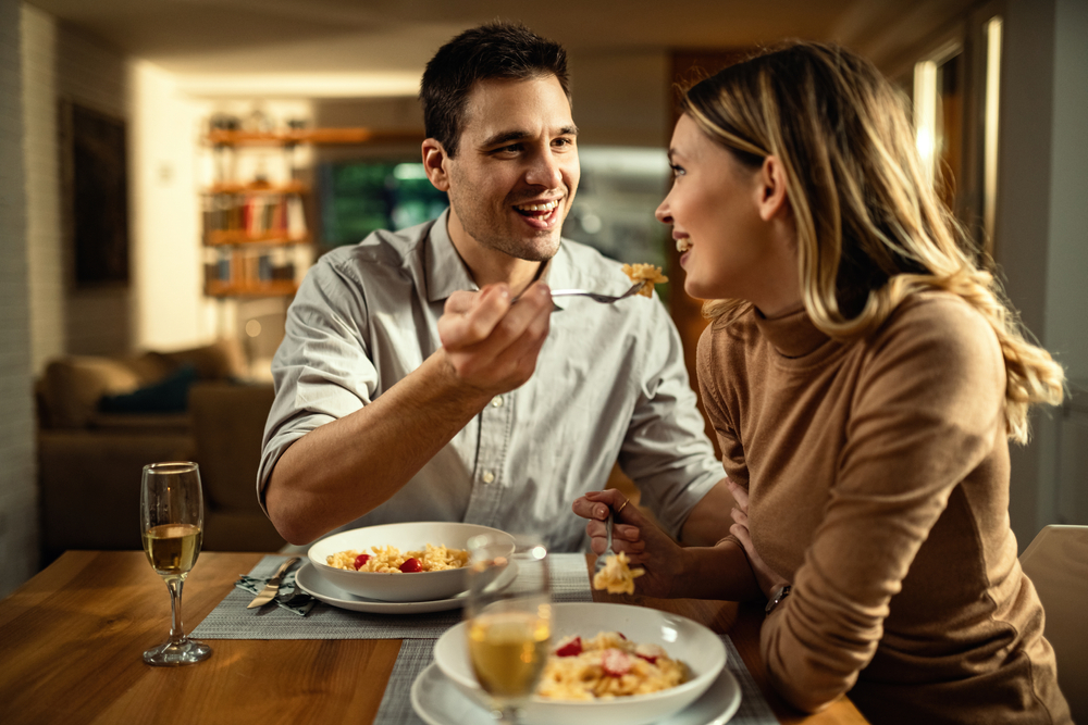 たくさん食べさせる男性心理は意外な理由があった！食事でわかる相手との距離感