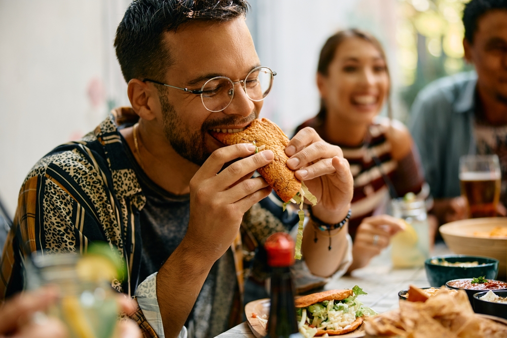 よく食べる男性の心理を把握すると親しくなれる可能性も！