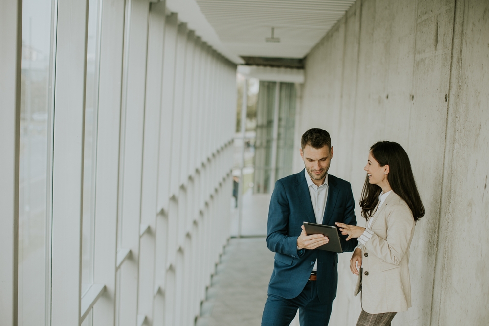 暇をアピールする男性心理にはどんな思いが隠れている？