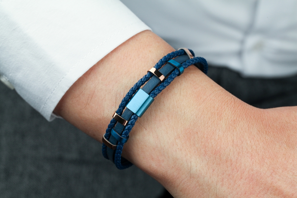 ブレスレットをつける男性心理に隠れた思いとは？知ることで関係性が深まる！