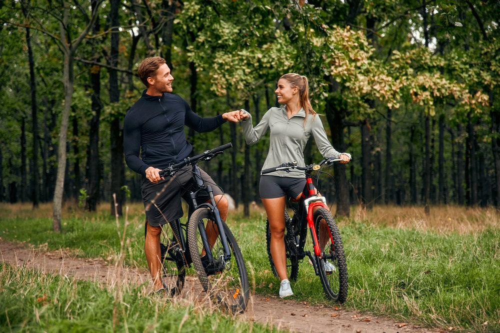 手招きする心理に男性がなるのはなぜ？心理を知ると距離が縮めやすくなる！