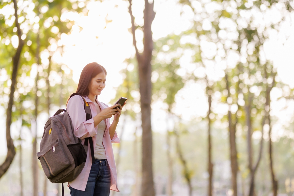 枕を抱いて寝る心理になる理由は？行動で分かる現在の状態について
