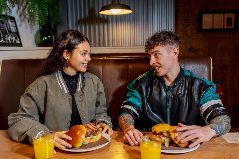 よく食べる女性に対しての男性心理は？恋愛対象になるために把握しておきたいこと