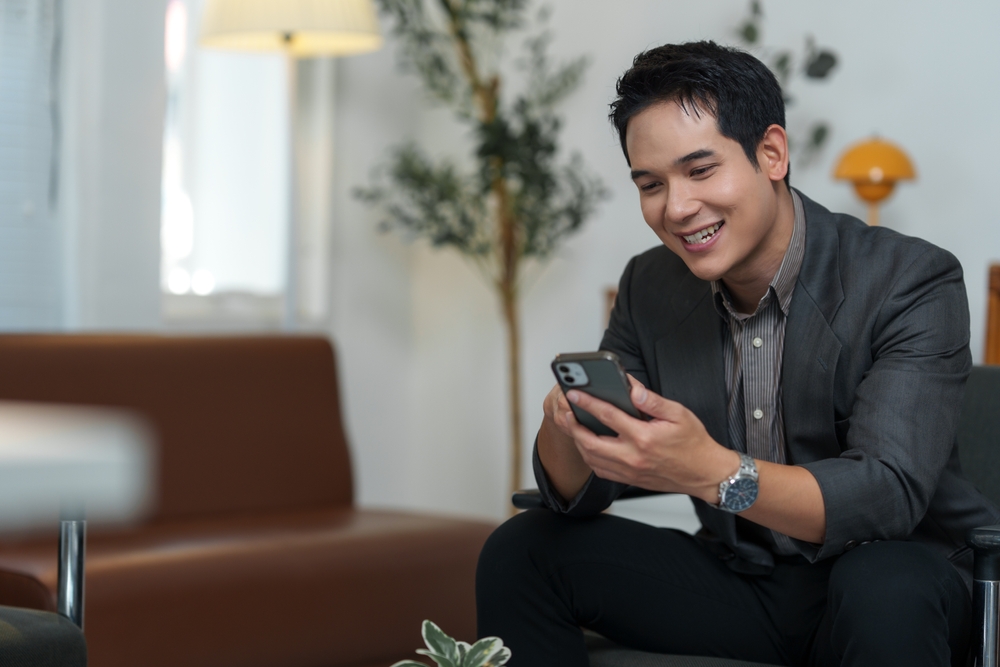 携帯ばかりいじる旦那の心理が気になる！関係を良好に保つコツとは