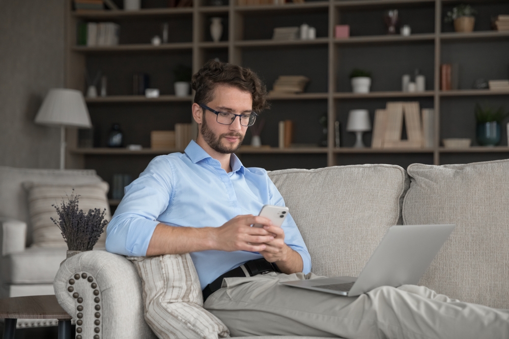 携帯ばかりいじる旦那の心理が気になる！関係を良好に保つコツとは