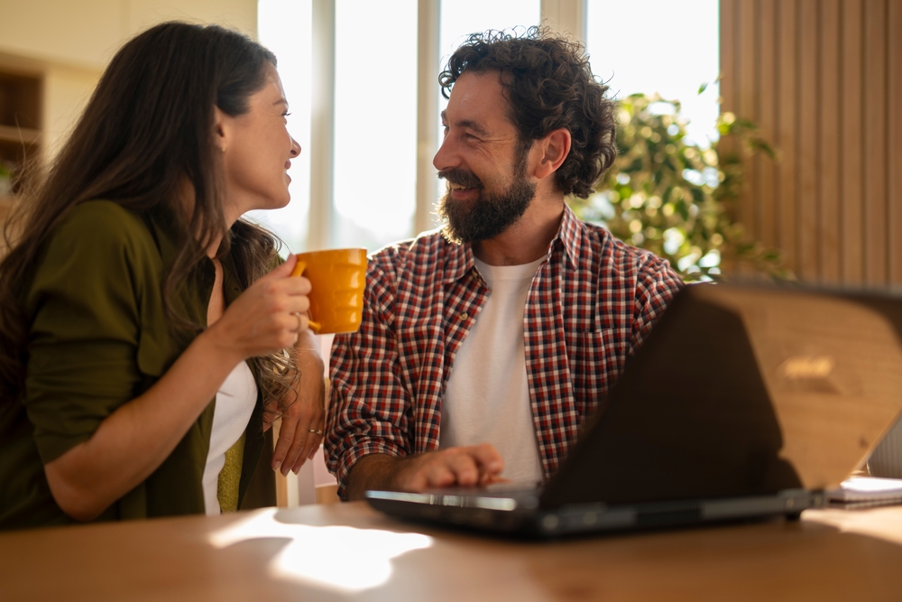 弱みを見せる男性心理は脈ありサインが関係している？距離を近づけるポイント