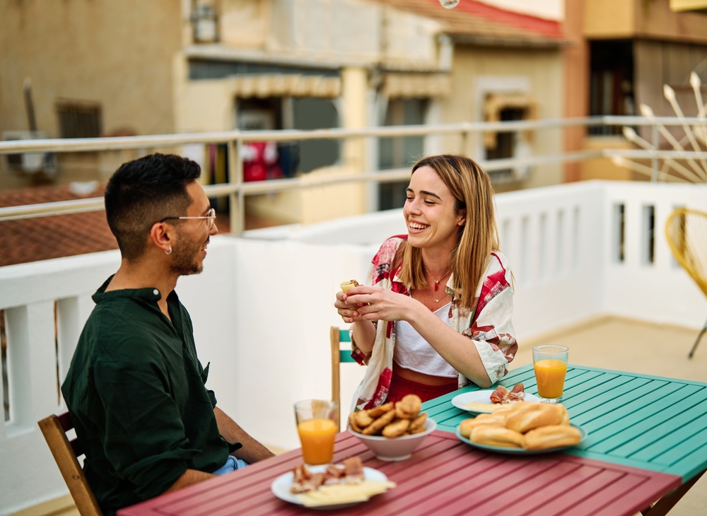 外で手をつなぐ男性心理に隠れた思いとは？相手の本音について知ってみよう！