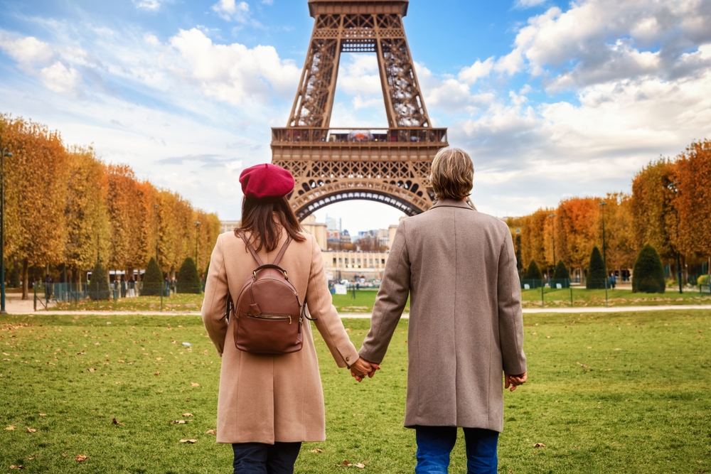 外で手をつなぐ男性心理に隠れた思いとは？相手の本音について知ってみよう！