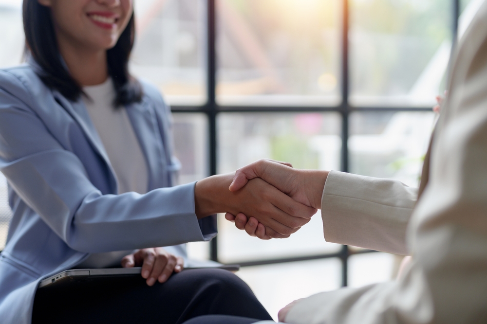 張り合ってくる人の心理を知ると関係性が良好に！