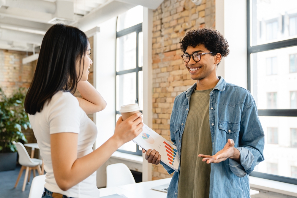 張り合ってくる人の心理を知ると関係性が良好に！