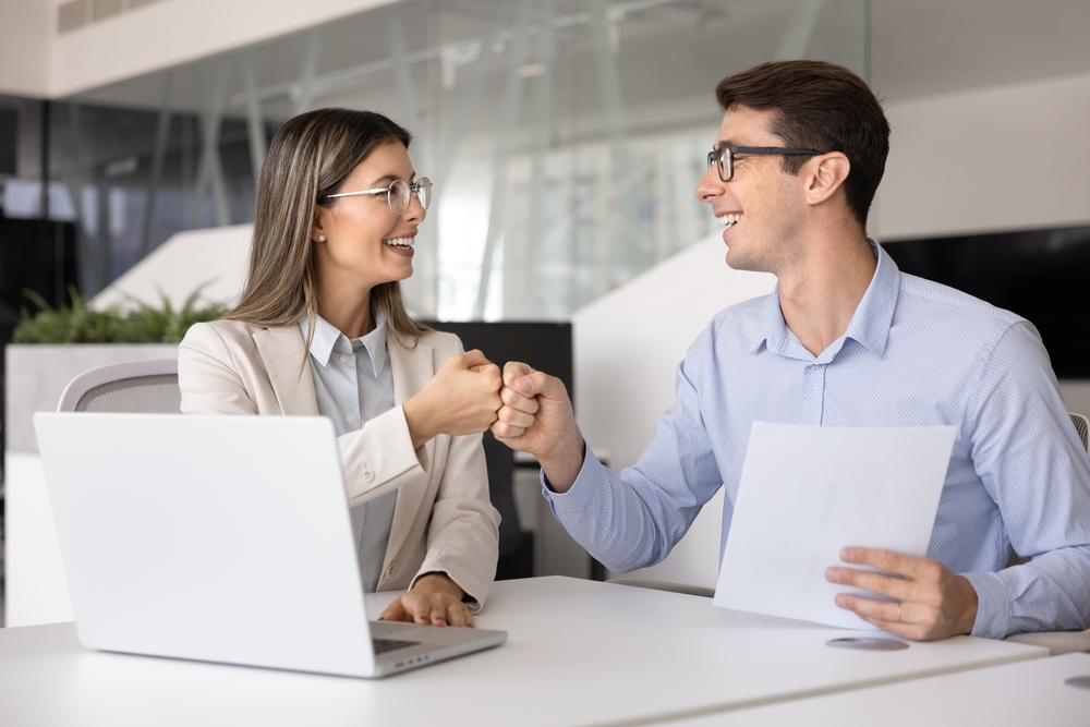 ぎこちない笑顔になる人の心理は案外分かりやすい！