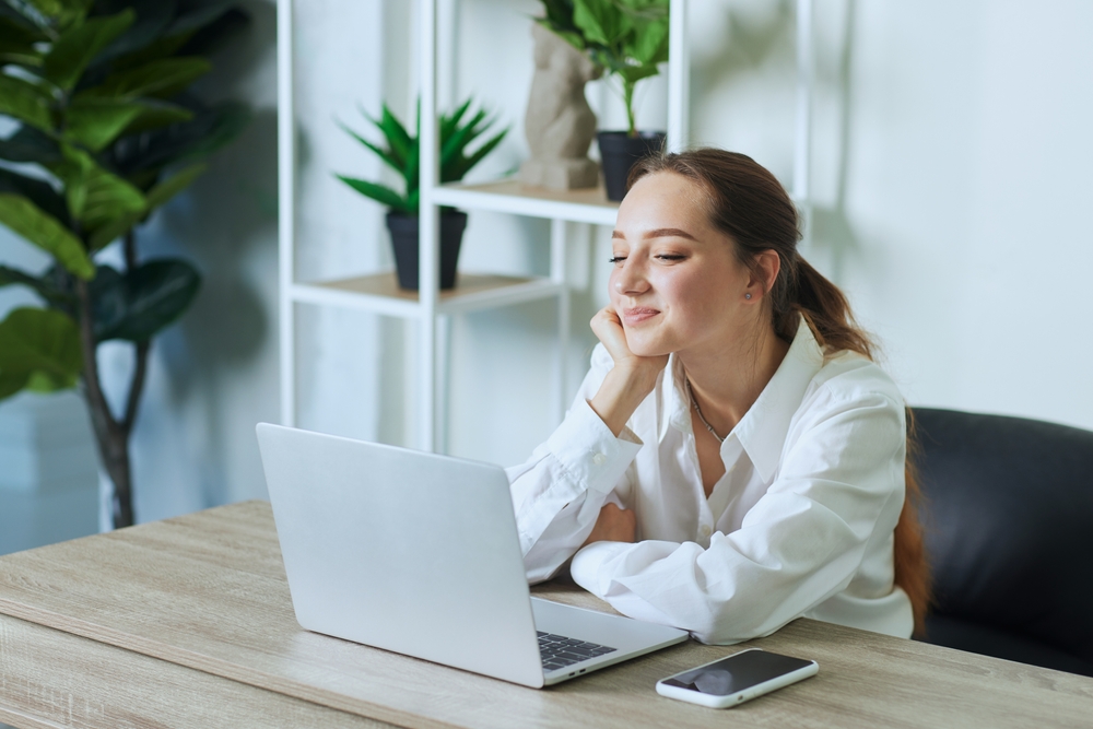 過去ばかり振り返る心理になる理由は？ポジティブ思考になるために意識したいこと