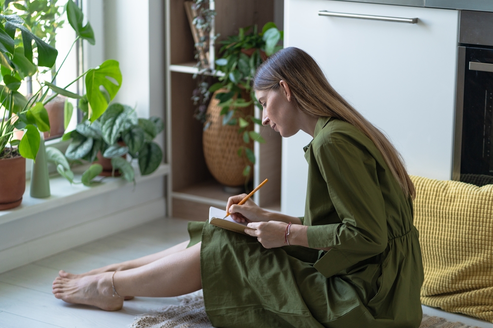 過去ばかり振り返る心理になる理由は？ポジティブ思考になるために意識したいこと