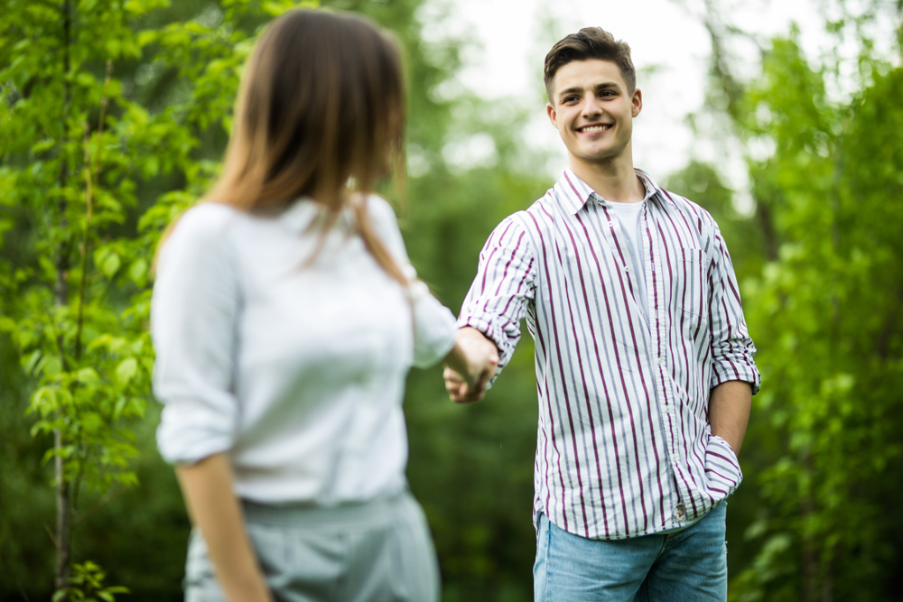 声が低くなる男性心理にはどんな思いが関係している？心理がわかると接しやすくなる！